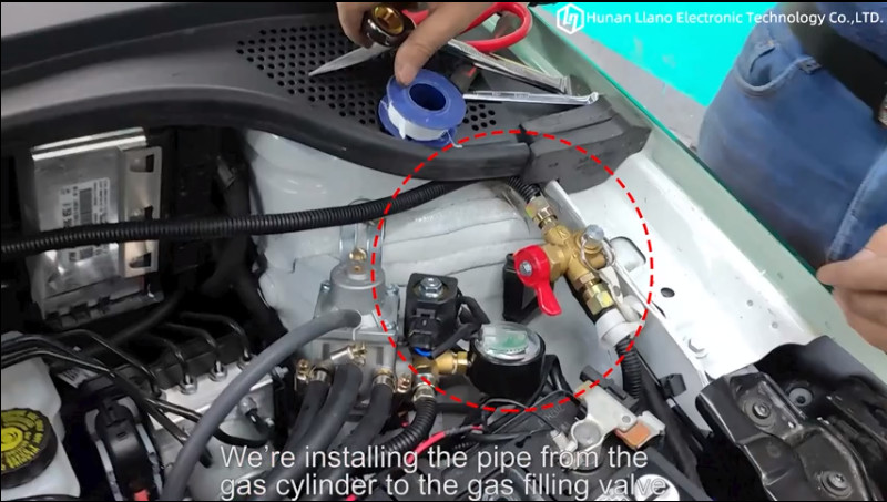 Latest company Cases about 4. Instale a baixa tubulação de gás do aço carbono do cilindro de gás à válvula de enchimento do gás